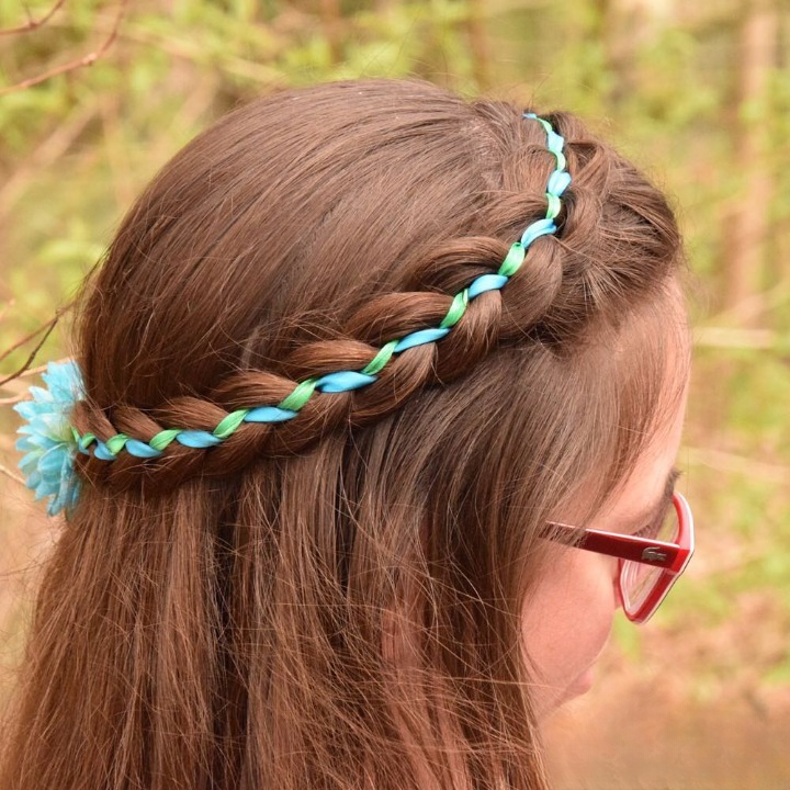 Ribbon Halo Braid hairstyle